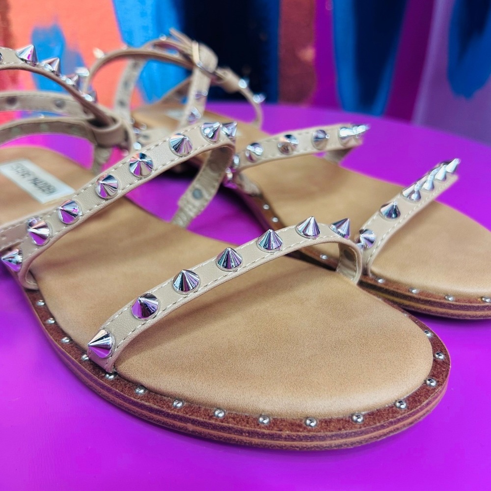Steve Madden Women 7.5 Transport Sandals Tan Studded Ankle Strappy Gladiator EUC - Picture 4 of 9
